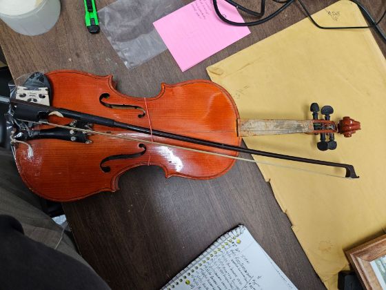 Picture of Violin/bow (needs work)