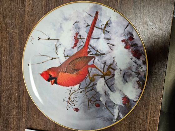 Picture of Gromme Cardinal collector plate