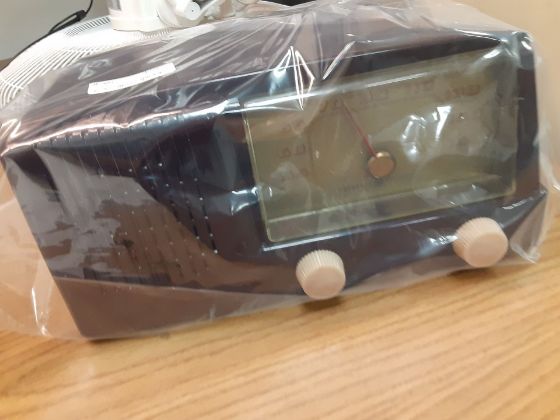 Picture of G,E,model 400 am radio